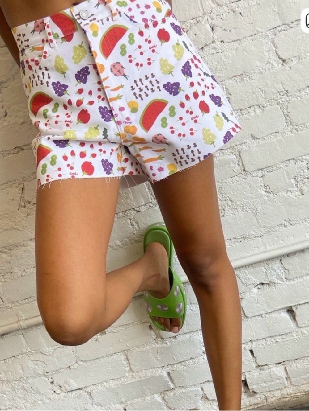Lisa Says Gah White Fruit Print Denim Shorts